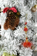 Натуральные шишки на искусственной елке Bright Christmas