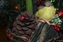 Рождественская композиция зеленая птица